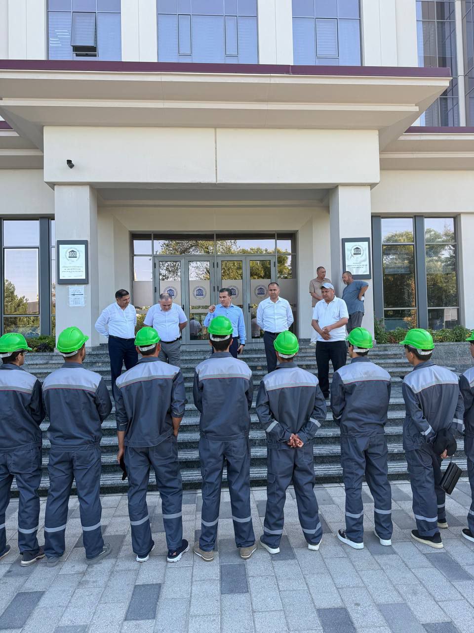 TAQU “Qurilish” fakulteti “Gidrotexnika qurilishi” ta’lim yo‘nalishi talabalari “O‘zbekgidroenergo” korxonasiga rektori boshchiligida amaliyotga jo‘natildi